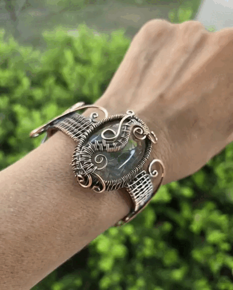 Handmade Copper Bracelet with Crystal Quartz - Image 4